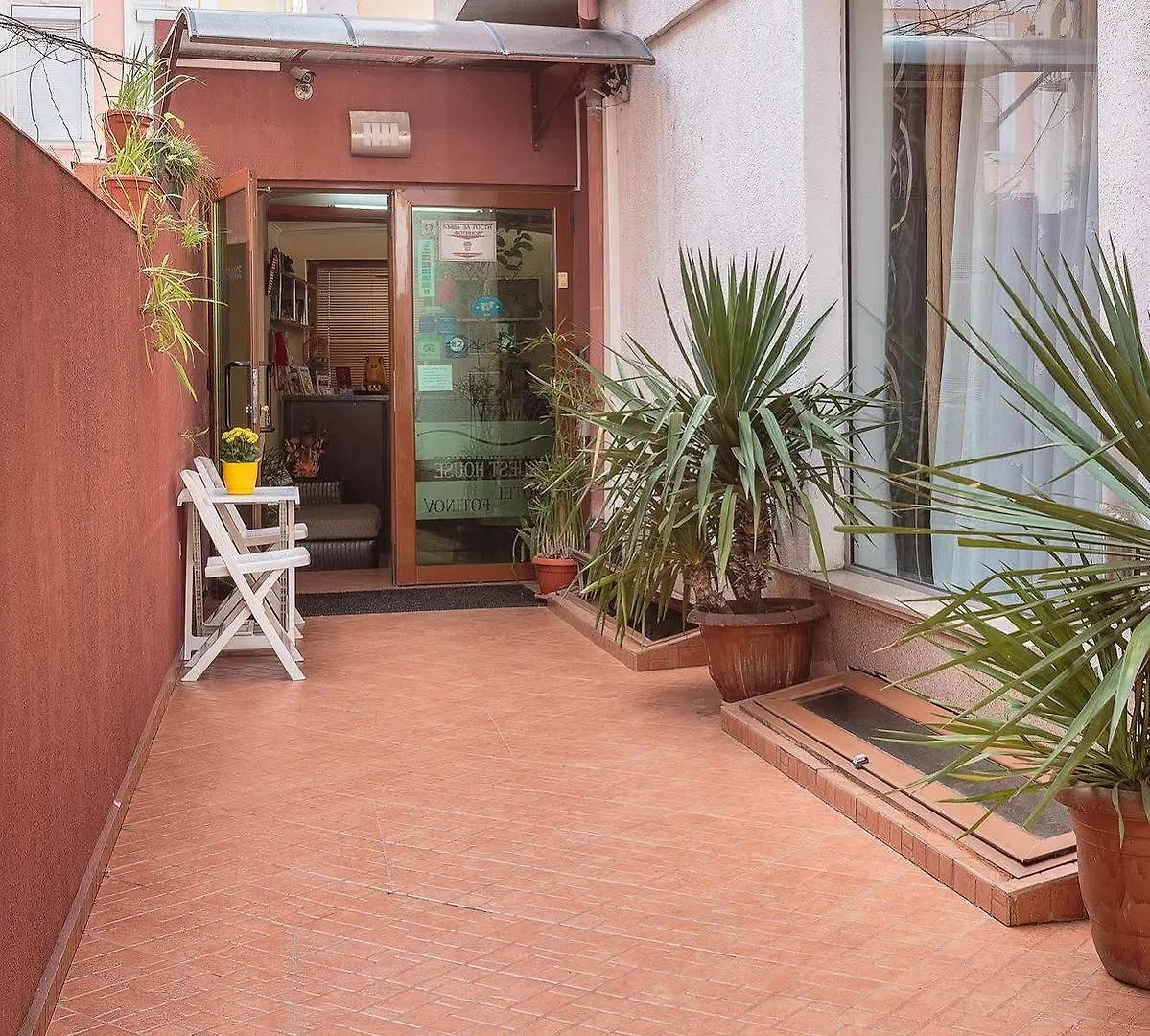 Apart & Rooms Fotinov Burgas 2*,